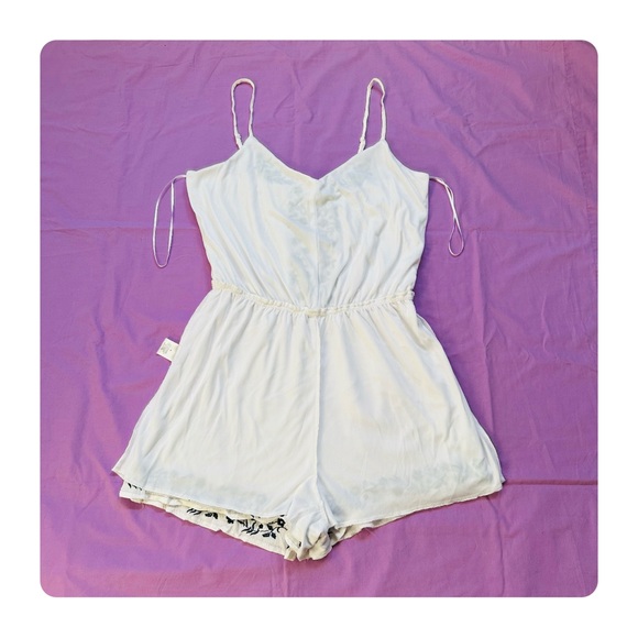 ★ Blue Rain Francesca’s Kali Embroidered Romper - White ★ - Picture 14 of 17
